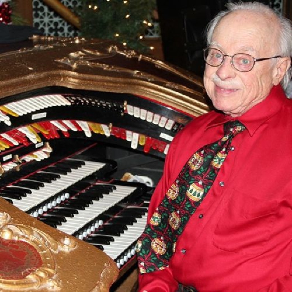 TULIP TIME: Tiptoe Thru the Tulips with Davis Folkerts on the Barton Theatre Organ photo